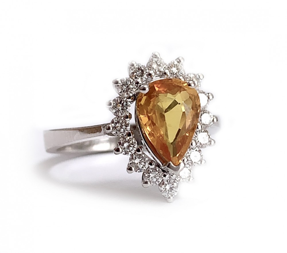 Ring with 1.80 ct central Sapphire and 0.54 ct diamonds