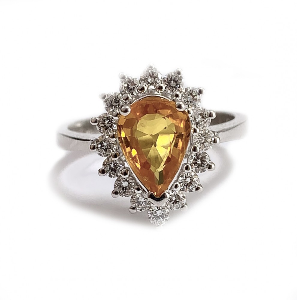 Ring with 1.80 ct central Sapphire and 0.54 ct diamonds