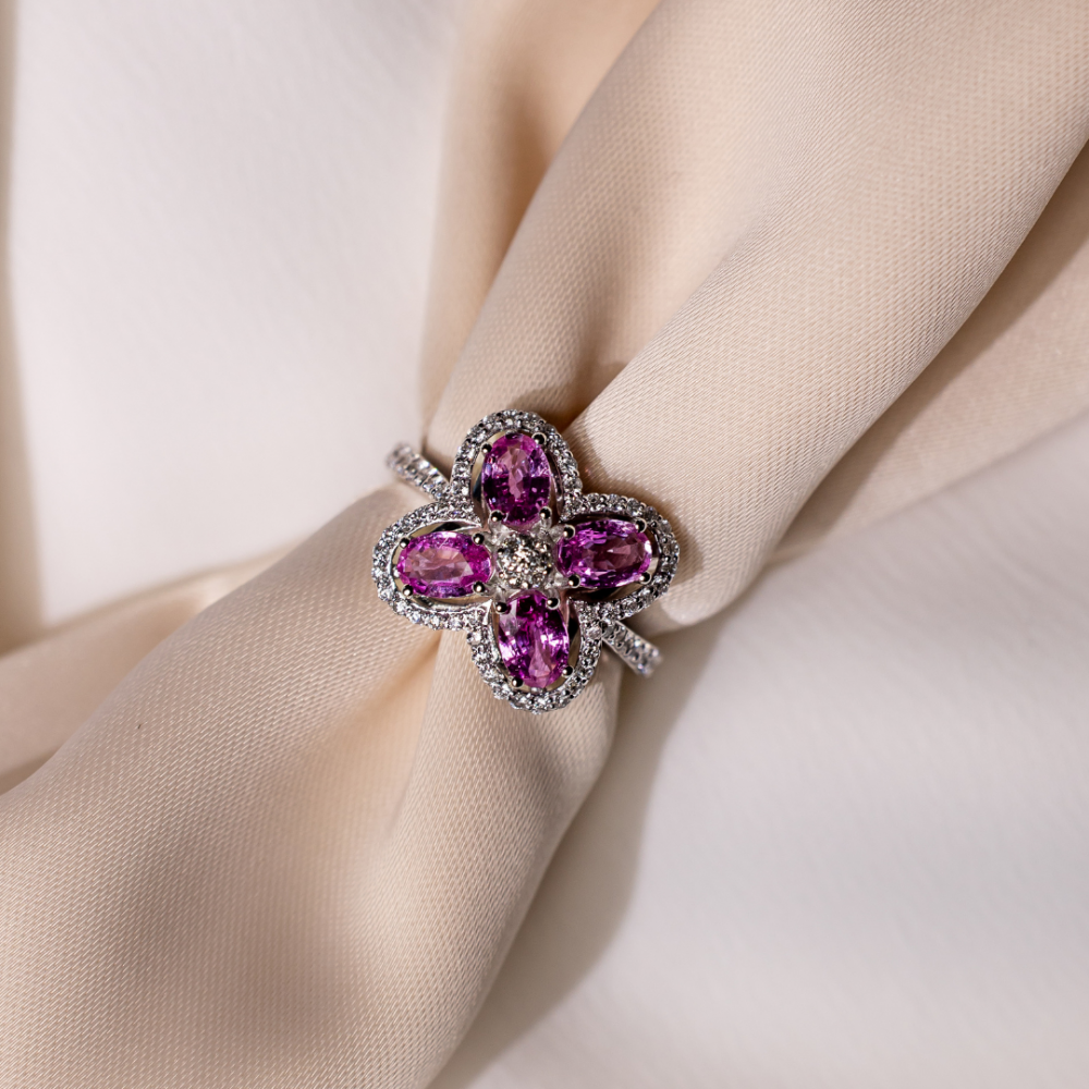Ring with 1.85 ct pink sapphires and 0.49 ct diamonds