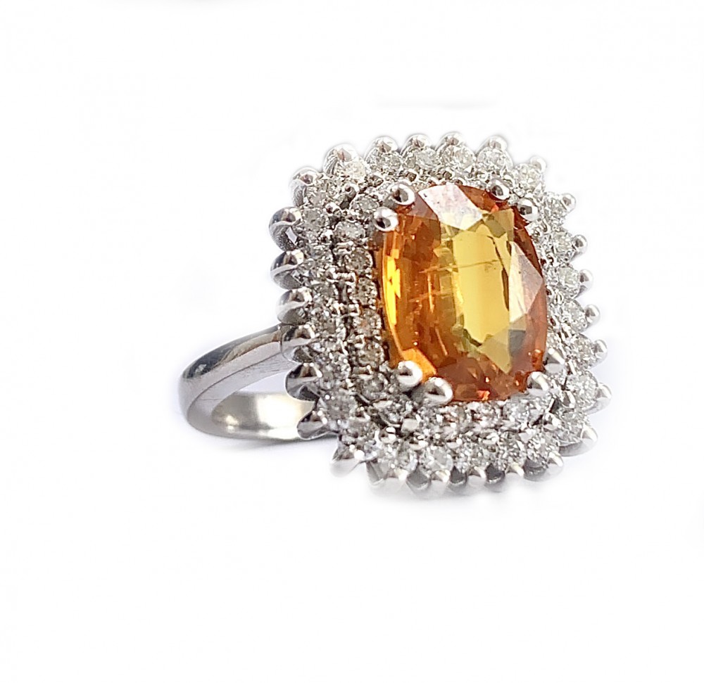 Ring with 2.39ct center Sapphire and 0.89 ct diamonds