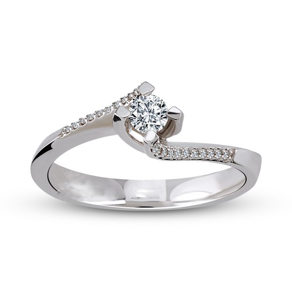 Engagement ring with central diamond of 0.20 ct and side diamonds of 0.09 ct