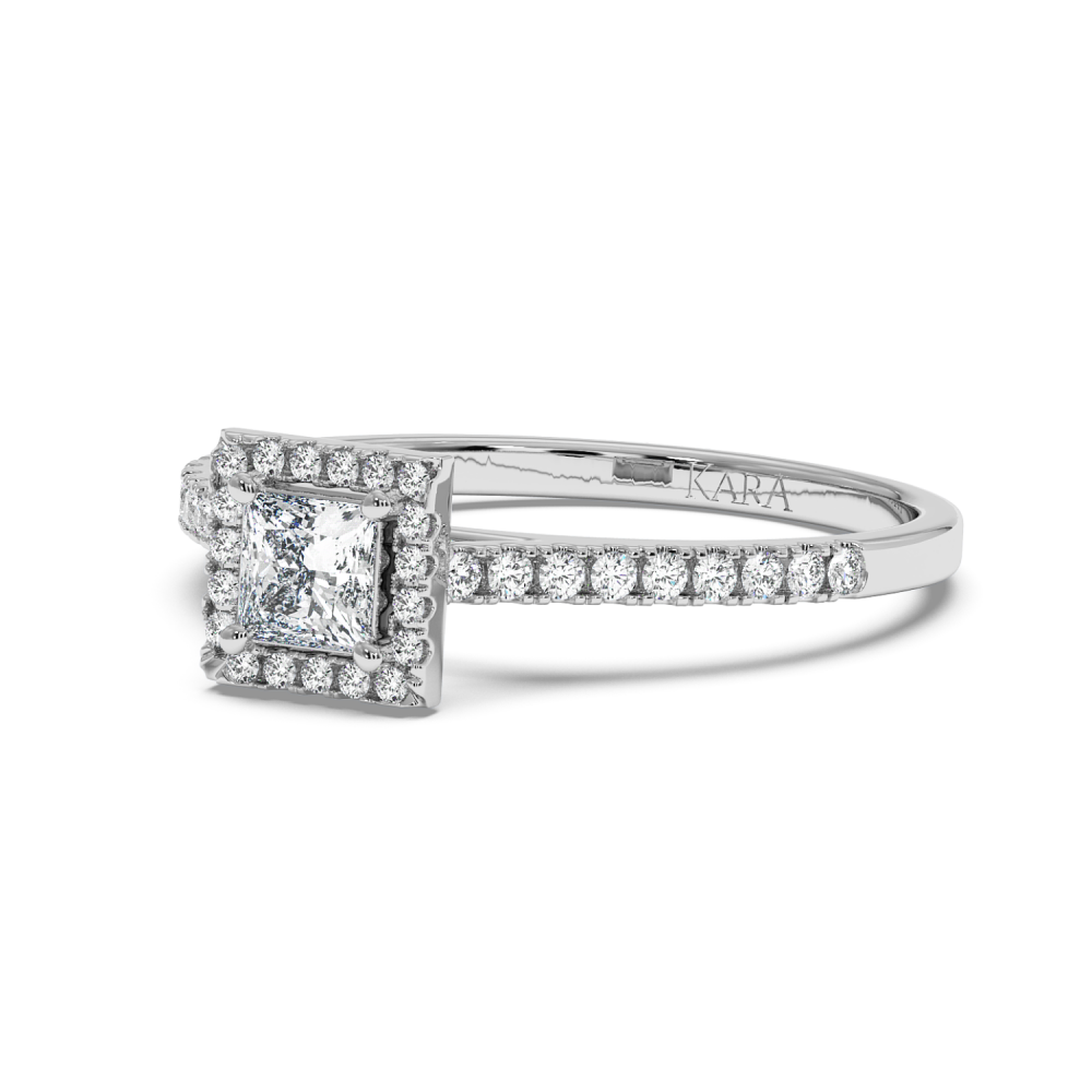 Engagement ring with central diamond of 0.22 ct and side diamonds of 0.27 ct