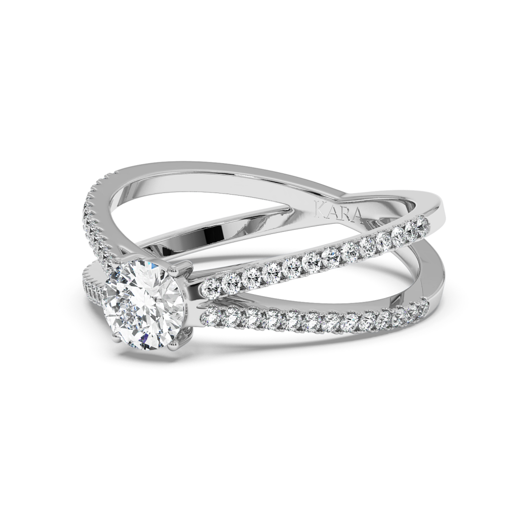 Engagement ring with central diamond of 0.33 ct and side diamonds of 0.37 ct