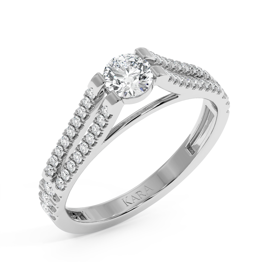 Engagement ring with central diamond of 0.29 ct and side diamonds of 0.27 ct