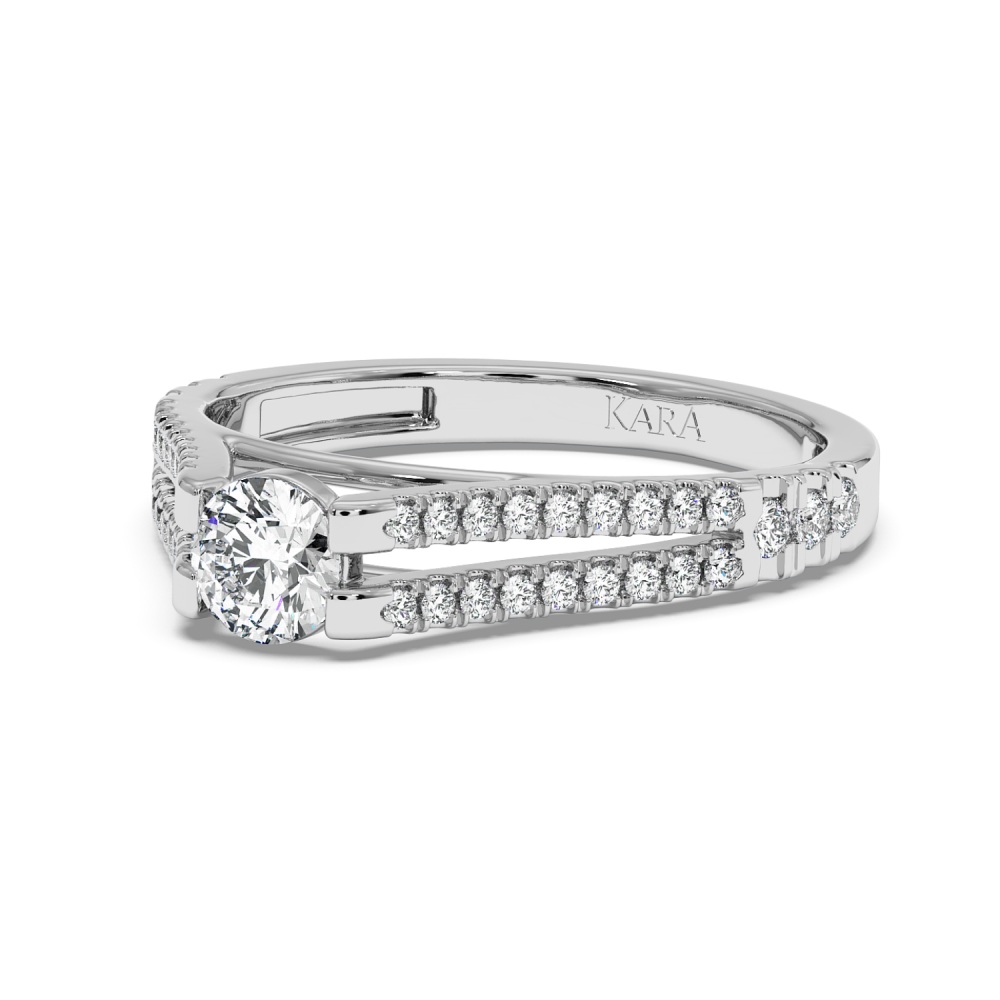 Engagement ring with central diamond of 0.29 ct and side diamonds of 0.27 ct