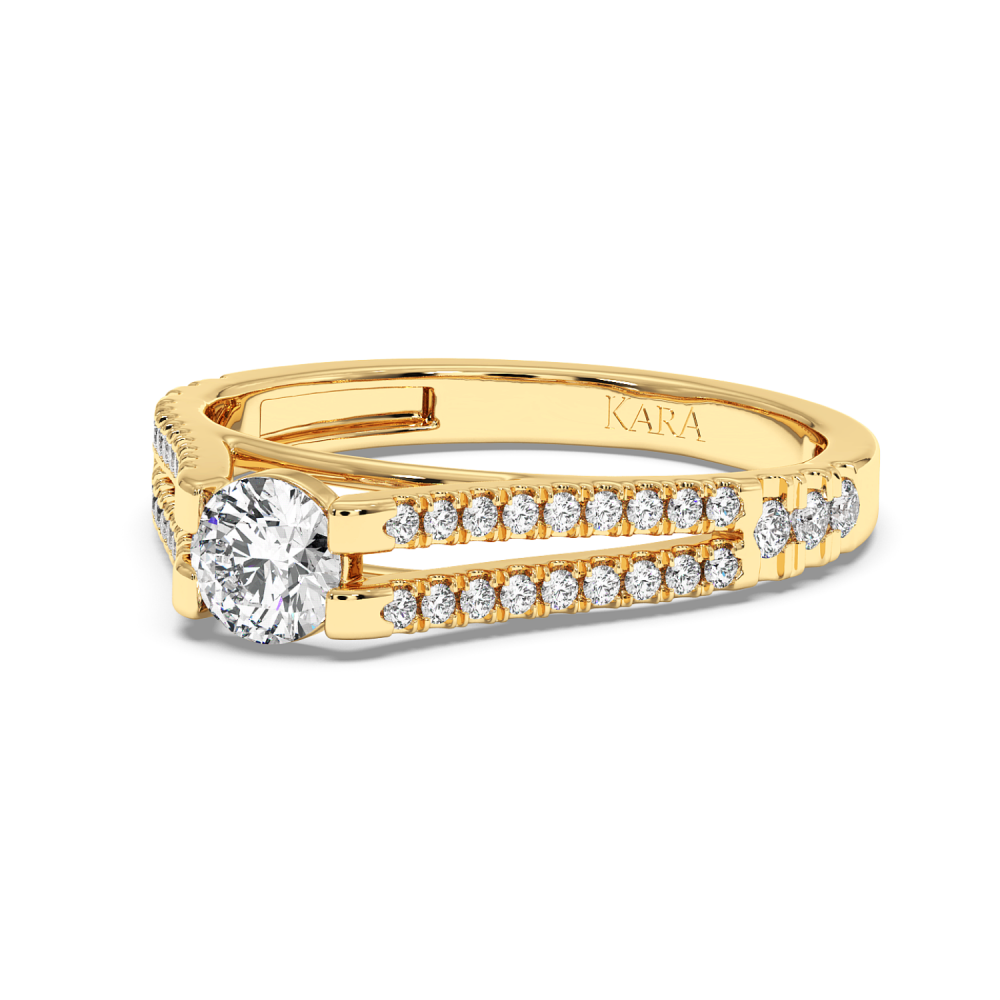 Engagement ring with central diamond of 0.29 ct and side diamonds of 0.27 ct