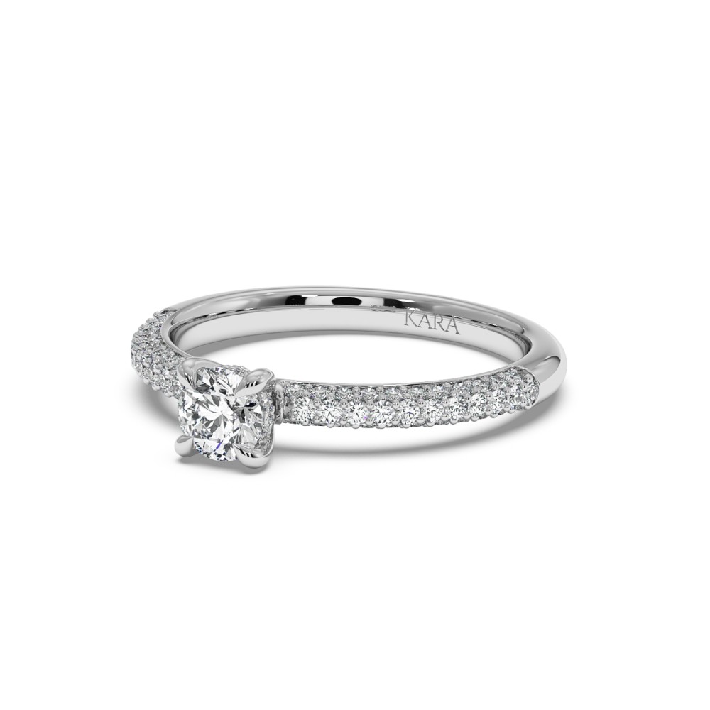 Engagement ring with central diamond of 0.36 ct and side diamonds of 0.41 ct