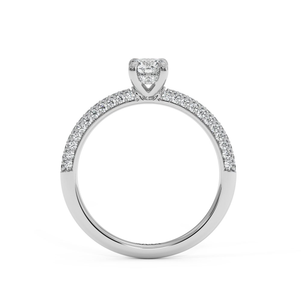 Engagement ring with central diamond of 0.36 ct and side diamonds of 0.41 ct