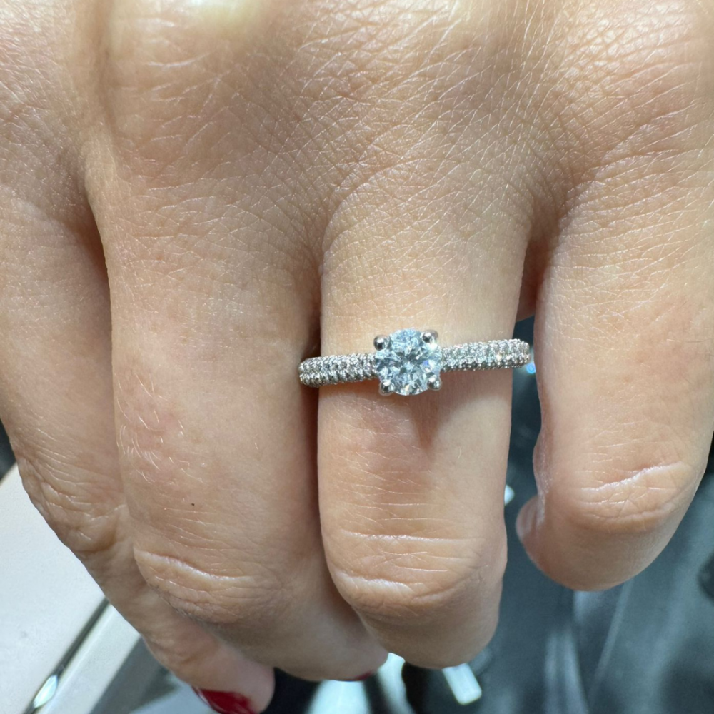 Engagement ring with 0.37 ct center diamond and 0.30 ct side diamonds