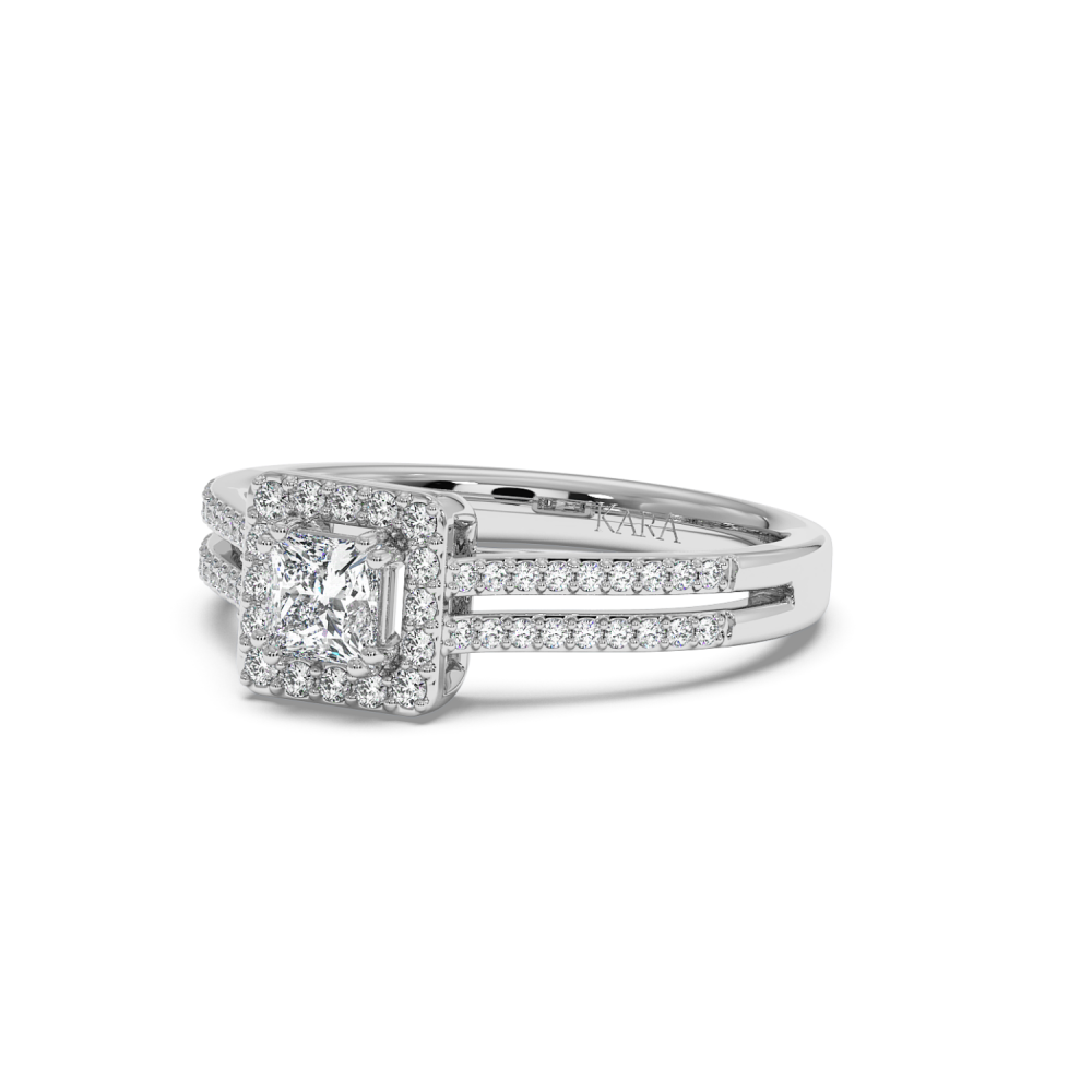 Engagement ring with central diamond of 0.38 ct and side diamonds of 0.26 ct