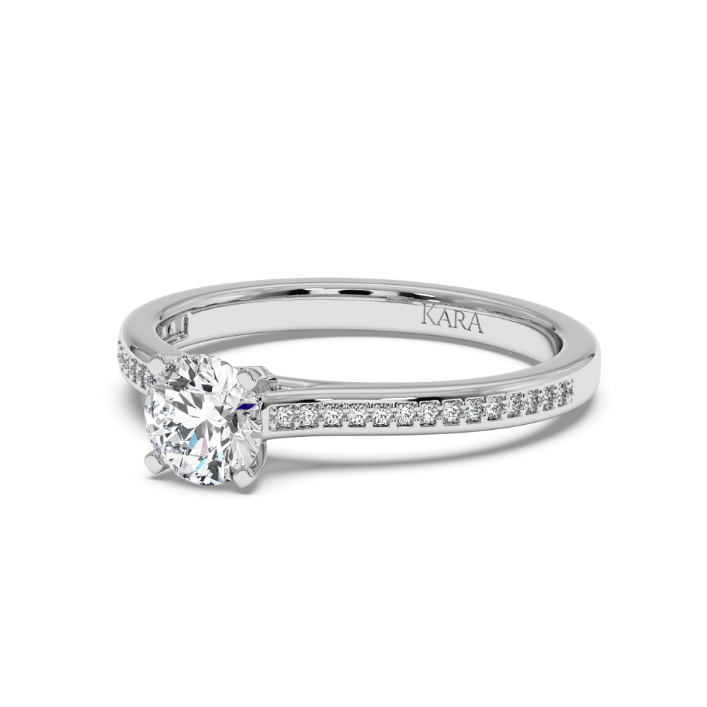 Engagement ring with central diamond of 0.66 ct and side diamonds of 0.08 ct