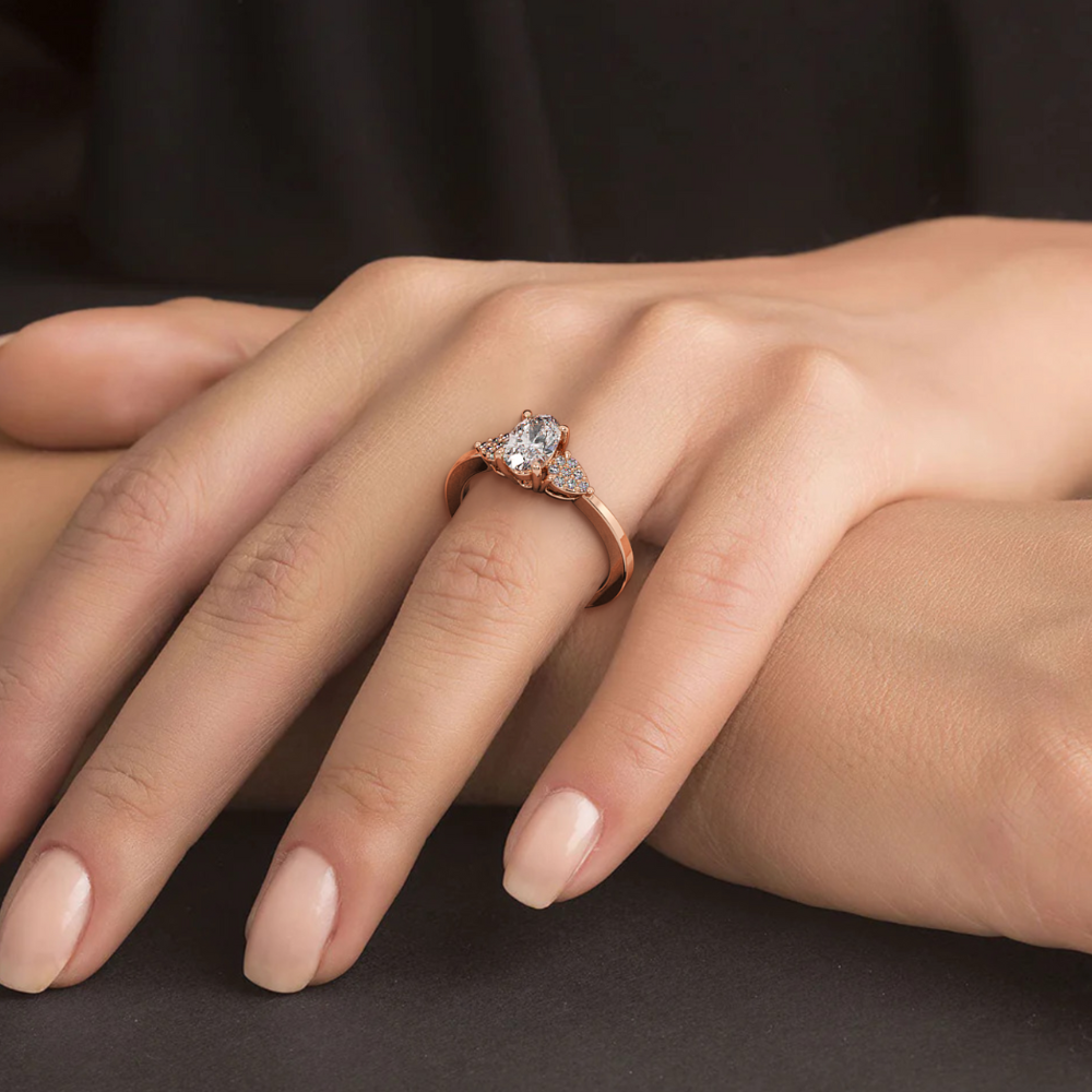 Engagement ring with 0.71 ct oval center diamond and 0.08 ct side diamonds