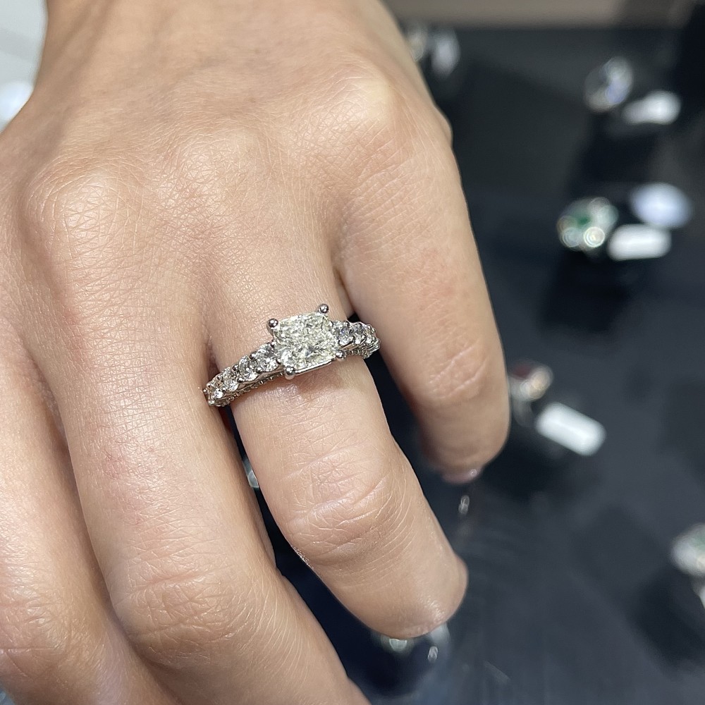 Engagement ring with 1.50 ct center diamond and 1.18 ct side diamonds