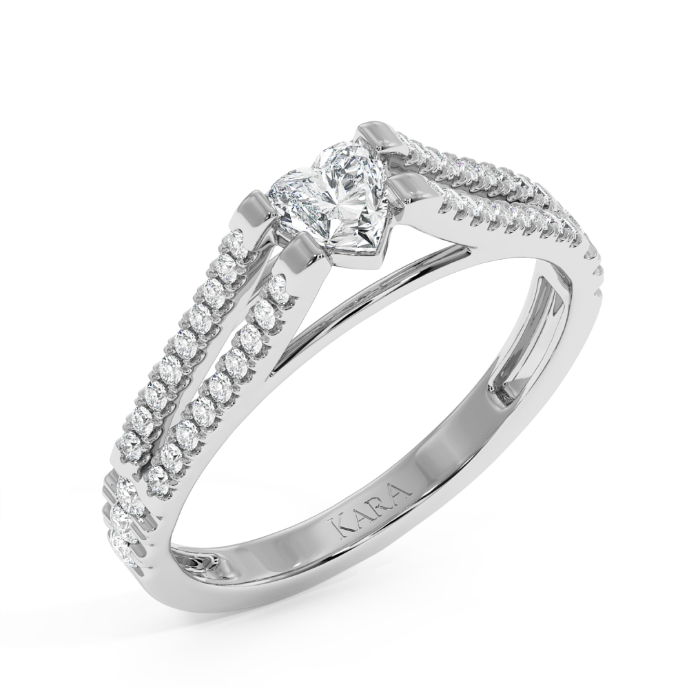 Engagement ring with Heart diamond of 0.29 ct and side diamonds of 0.27 ct