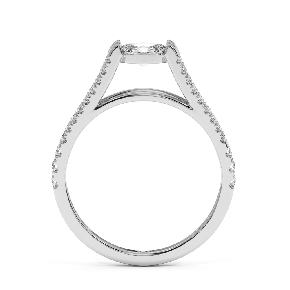 Engagement ring with 0.30 ct Oval diamond and 0.18 ct side diamonds