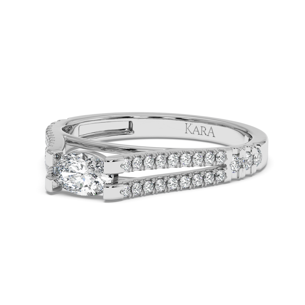 Engagement ring with 0.30 ct Oval diamond and 0.18 ct side diamonds