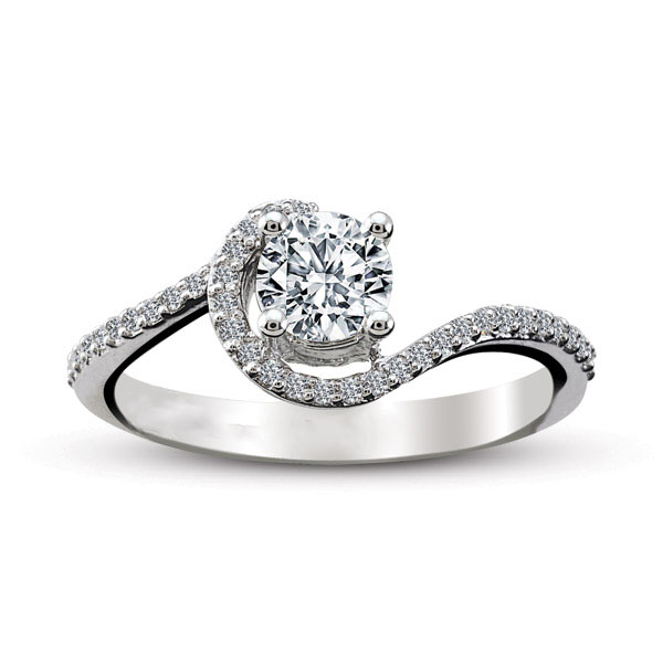 Engagement ring with central diamond of 0.40 ct and side diamonds of 0.18 ct