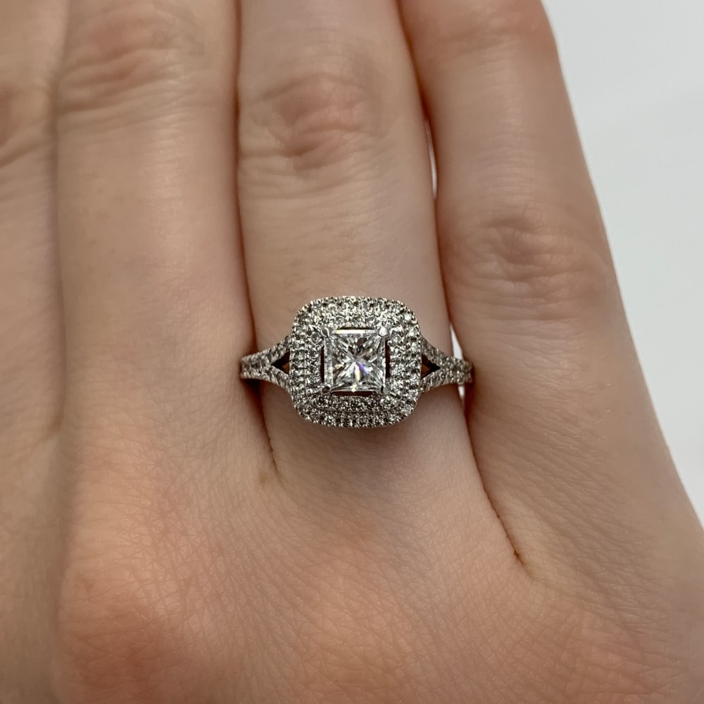 Engagement ring with central diamond of 0.50 ct and side diamonds of 0.30 ct