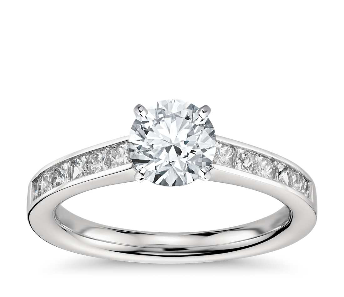 Engagement ring with central diamond of 1.00 ct and side diamonds of 0.35 ct