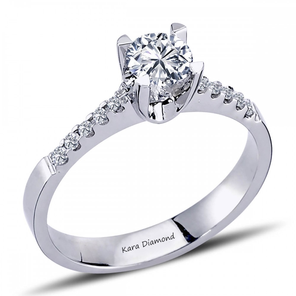 Engagement ring with 0.40 ct center diamond and 0.10 ct side diamonds