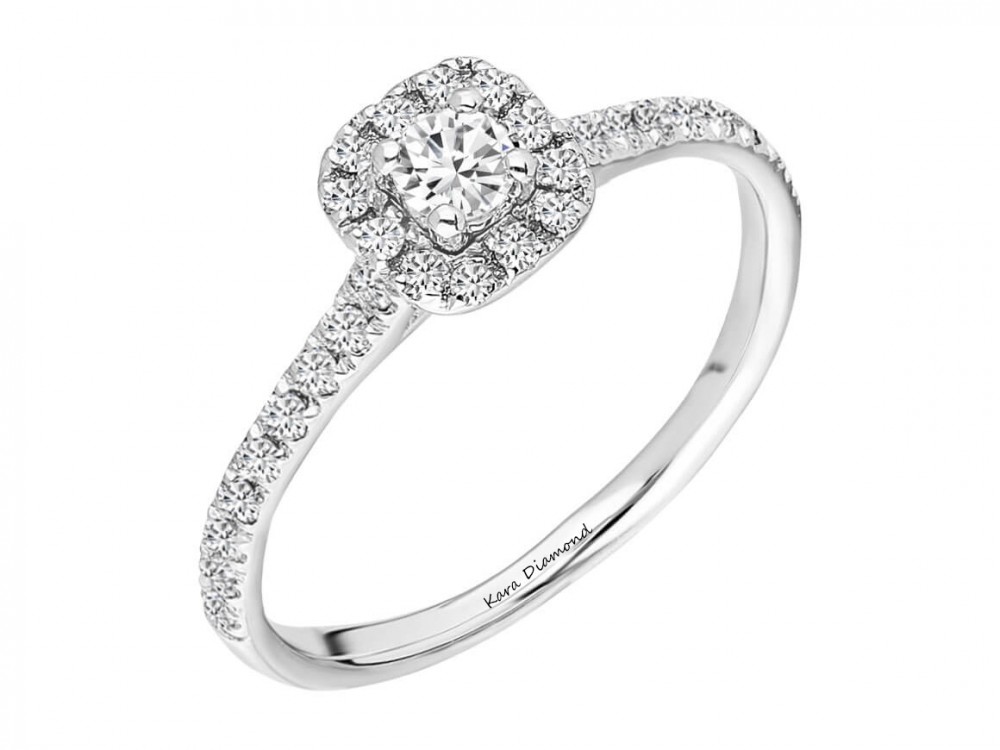 Engagement ring with 0.30 ct center diamond and 0.35 ct side diamonds