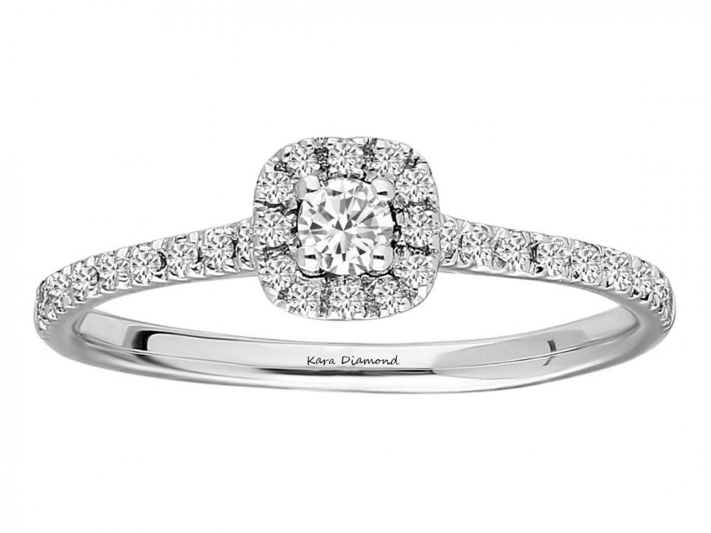 Engagement ring with 0.30 ct center diamond and 0.35 ct side diamonds