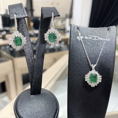 Set with 6.63 ct Emeralds, 2.42 ct Round Diamonds and 1.06 ct Baget Diamonds