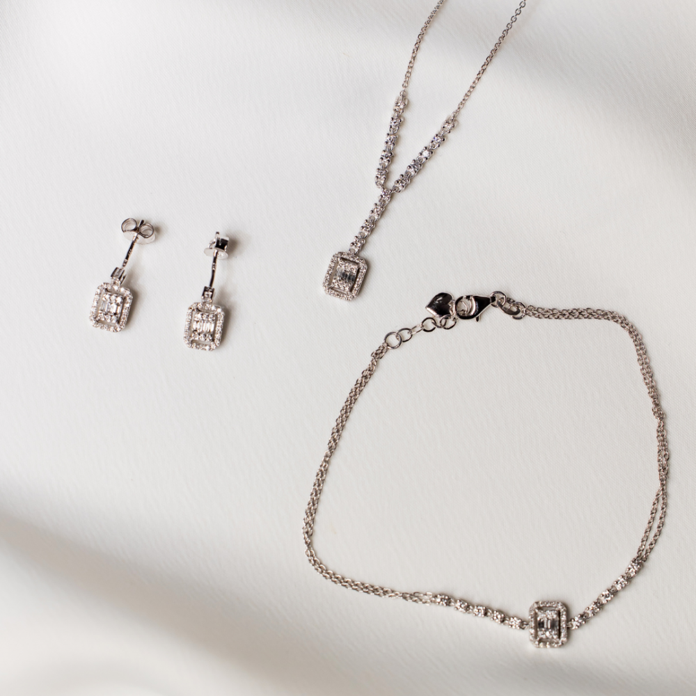 Jewelry Set with 0.25 ct Baget Diamonds and 0.98 ct round diamonds