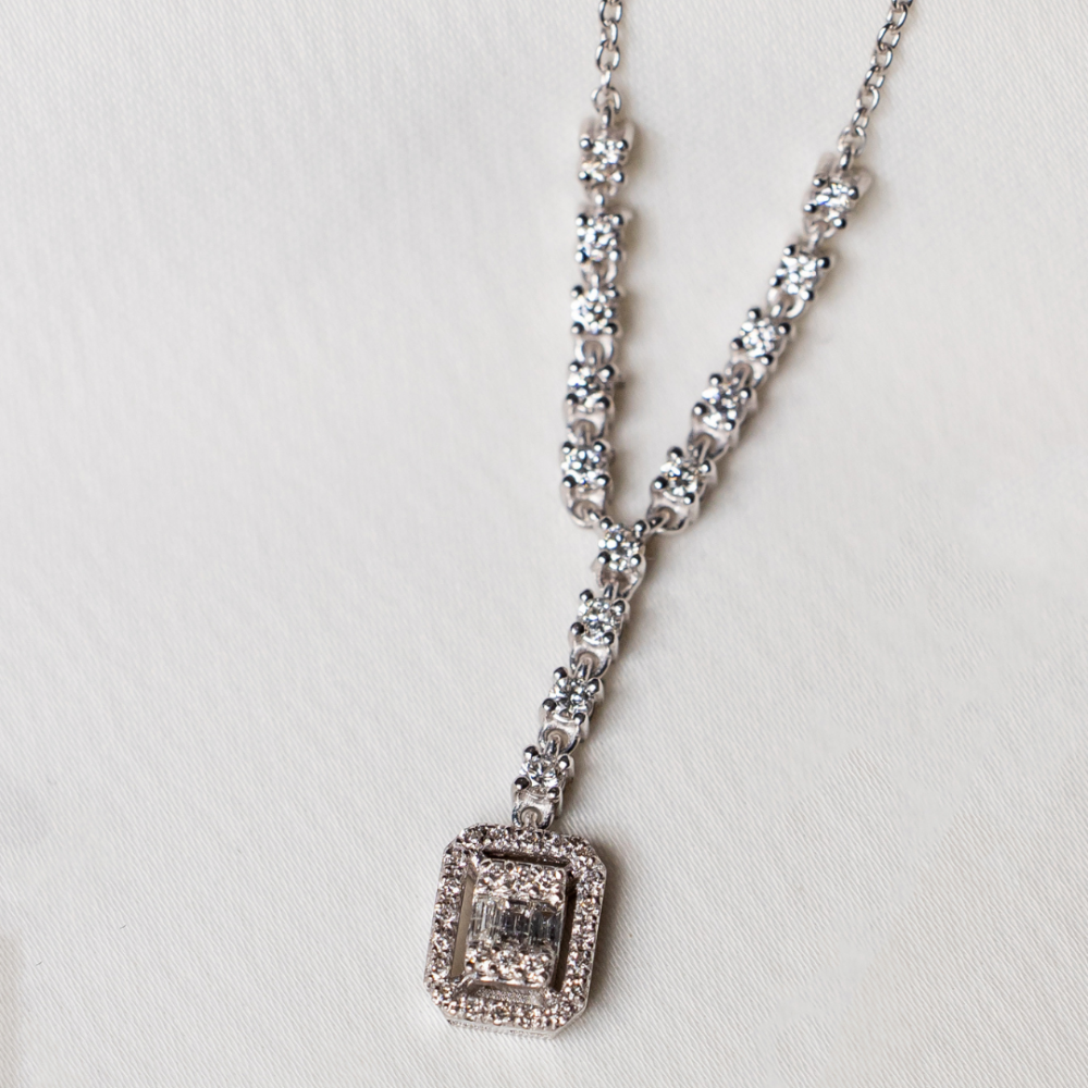 Jewelry Set with 0.25 ct Baget Diamonds and 0.98 ct round diamonds