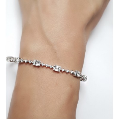 Bracelet with 0.88 ct Baget Diamonds and 1.25 ct round diamonds