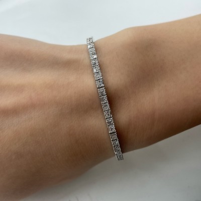 Bracelet with 0.96 ct Baget Diamonds and 0.91 ct round diamonds