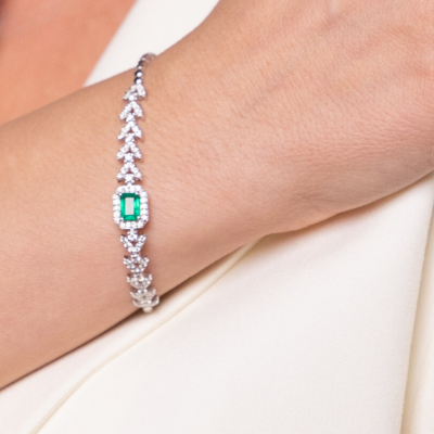 Bracelet with 1.33 ct Diamonds and 0.83 ct Emerald