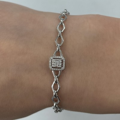 Bracelet with 0.05 ct baget diamonds and 0.10 ct round diamonds
