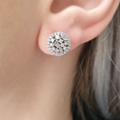Earrings with 0.05 Baget and 0.42 ct round diamonds