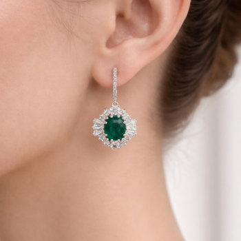 Earrings with 1.70 ct round diamonds, 0.70 ct baget diamonds and 4.42 ct emeralds