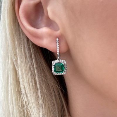 Earrings with 0.66 ct diamonds and 3.23 ct green-citrine