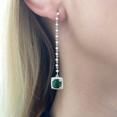 1.07 ct diamond and 2.62 ct green-citrine earrings