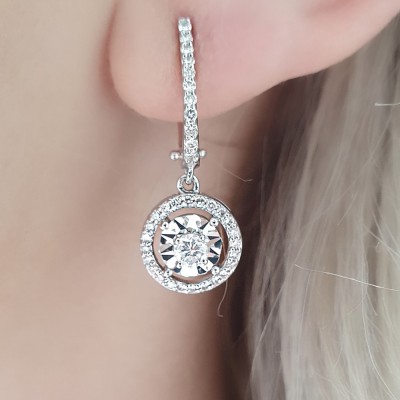 Earrings with 0.24 ct center diamond and 0.35 ct side diamonds