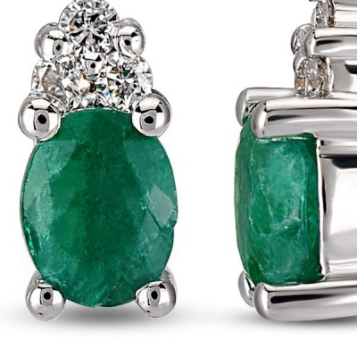 Earrings with 0.51 ct Emerald and 0.06 ct Diamonds
