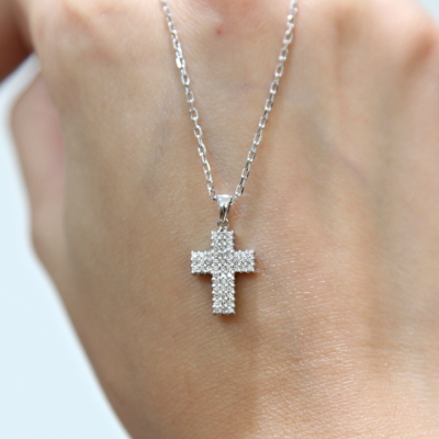 Cross pendant with 0.31 ct diamonds