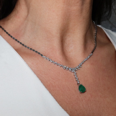 Necklace with 1.16 ct Diamonds and 1.90 ct Emerald