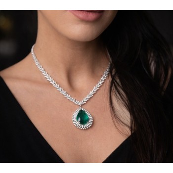 Necklace with 4.21 ct Diamonds and 17.19 ct Emerald 