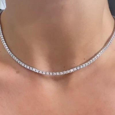 Tennis necklace with 5.02 ct diamonds