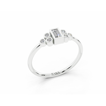 0.11ct baget center diamond ring with 0.08ct round diamonds