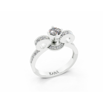 Ring with 0.37ct center diamond and 0.32ct side diamonds