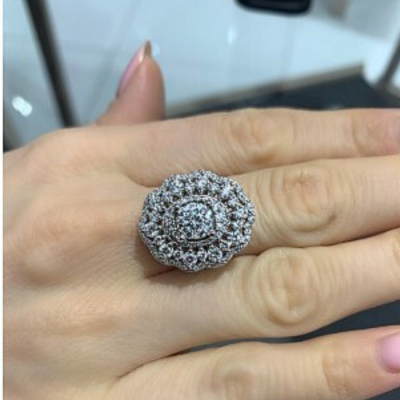 Ring with 1.01 ct center diamond and 1.66 ct side diamonds