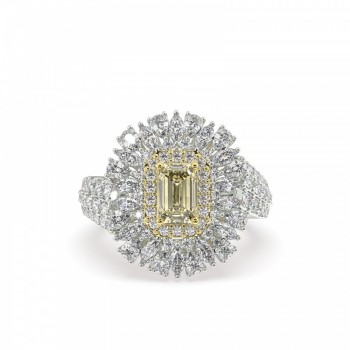 Ring with 0.90 ct Fancy Diamond and 1.72 ct Mix Diamonds