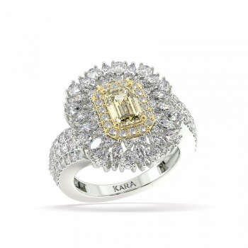 Ring with 0.90 ct Fancy Diamond and 1.72 ct Mix Diamonds