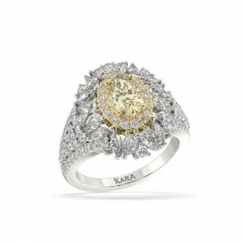 Ring with 0.91 ct Fancy Diamond and 1.30 ct Mix Diamonds