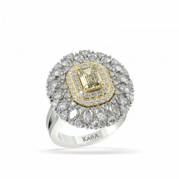 Ring with 0.91 ct Fancy Diamond and 2.41 ct Mix Diamonds